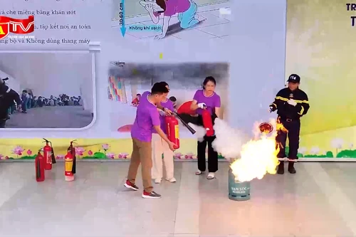 Hơn 700 học sinh học cách “thoát hiểm thông minh” khi có hỏa hoạn
