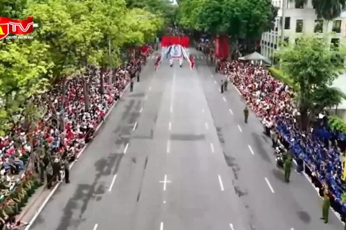 Người dân xúc động khi tham dự " Ngày hội vì Thủ đô bình yên” 