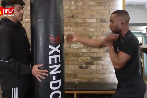 Ba kỷ lục Guinness liên tiếp về những cú đấm duỗi thẳng toàn bộ