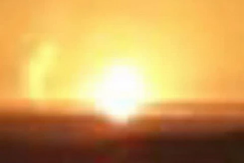 [ẢNH] Kho đạn lớn nhất của quân đội Syria nổ tung, hàng ngàn tấn đạn dược thành tro bụi