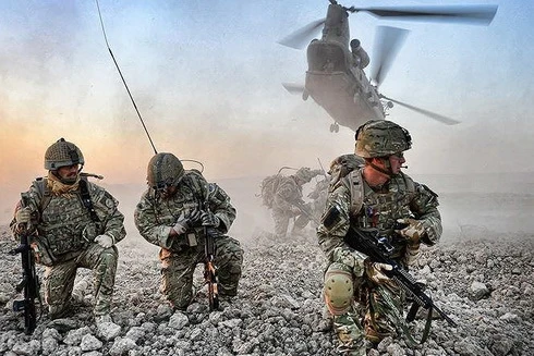 [ẢNH] Căng thẳng Mỹ - Iran thêm nóng bỏng khi thủy quân lục chiến Anh tới vịnh Ba Tư