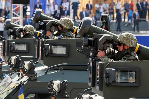 [ẢNH] Nga "giật mình" khi Mỹ cung cấp khối lượng cực lớn vũ khí sát thương cho Ukraine