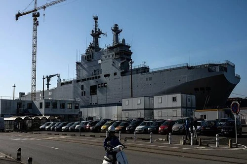 Pháp cấm cửa thủy thủ Nga lên tàu sân bay trực thăng Mistral