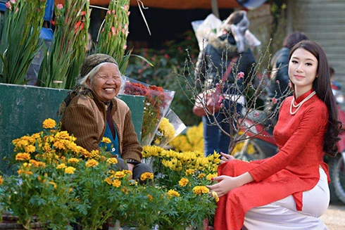 [ẢNH] Nhộn nhịp chợ hoa Quảng An ngày cuối năm trong mưa lạnh