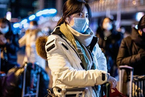 [ẢNH] Đeo khẩu trang y tế đúng cách và những biện pháp giảm nguy cơ mắc virus corona mới