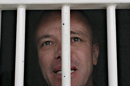 Sát thủ máu lạnh và 300 mạng người 