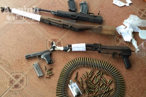 "Trùm" giang hồ xứ Quảng tự nguyện giao nộp vũ khí, lựu đạn