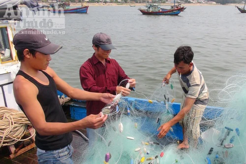 Điều tra vụ lính Trung Quốc dùng súng, dao tấn công tàu cá Quảng Ngãi