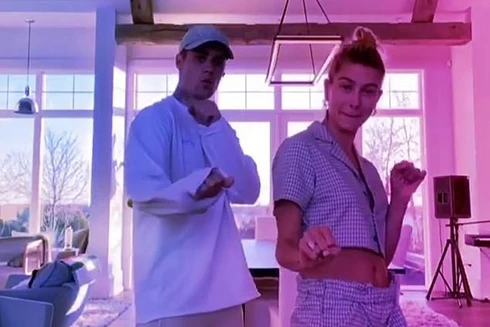 [ẢNH] Muôn kiểu "giải trí" của sao Hollywood khi tự cách ly tại nhà