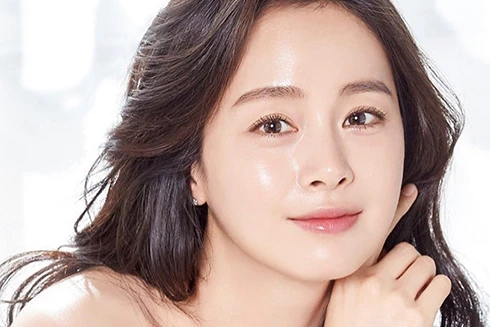 [ẢNH] Nhan sắc "tựa gái đôi mươi" của "quốc bảo nhan sắc Hàn Quốc" Kim Tae Hee ở tuổi 40