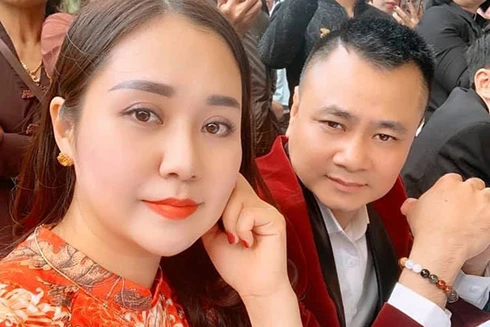 [ẢNH] Cuộc sống bình yên của NSND Tự Long bên người vợ tài sắc