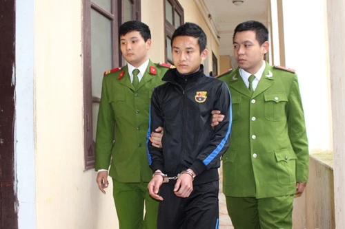 Bắt “nóng” tên cướp cầm búa đinh tấn công lái xe ôm