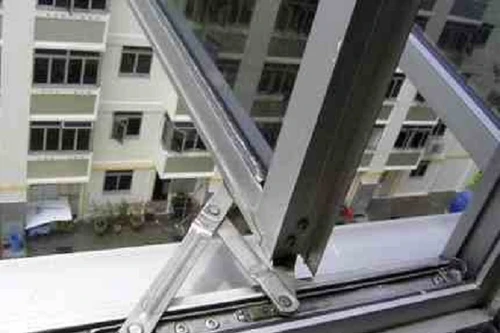 Nhật Bản: Mẹ ném con từ tầng 13 xuống đất