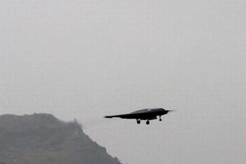 [ẢNH] UAV "Gươm sắc" trên tàu sân bay Trung Quốc nhái máy bay ném bom tàng hình B-2 Mỹ?