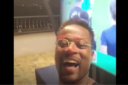 Evra ăn mừng chiến thắng của MU tại Hà Nội