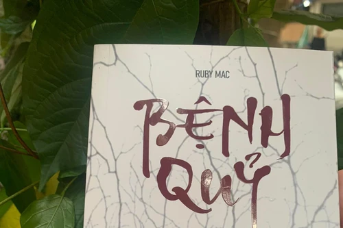 Tự truyện “Bệnh quỷ”, bản tình ca cảm động về tình yêu cuộc sống