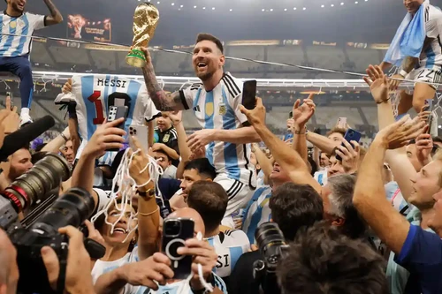 Messi cùng Argentina lên đỉnh World Cup sau trận chung kết không tưởng