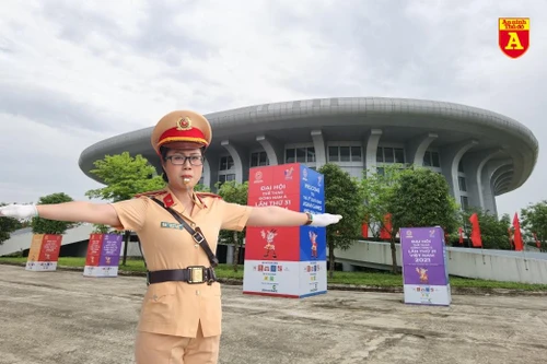 Toàn cảnh nhà thi đấu đẹp nhất nhì Việt Nam đang diễn ra môn futsal SEA Games 31
