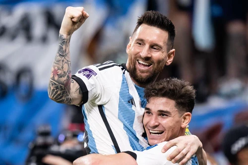 Messi đưa Argentina vào tứ kết gặp Hà Lan