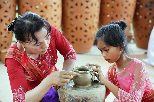 UNESCO vinh danh Nghệ thuật làm gốm của người Chăm 