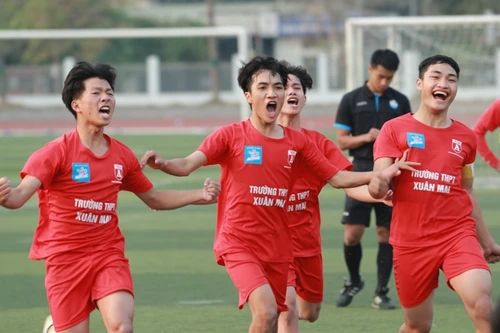 Những cảm xúc bung tỏa ở vòng 1/16