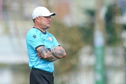 HLV Trương Việt Hoàng tin ở khả năng của Lee Nguyễn