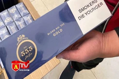 Cận cảnh hơn 400 cây thuốc lá lậu tuồn về Hà Nội