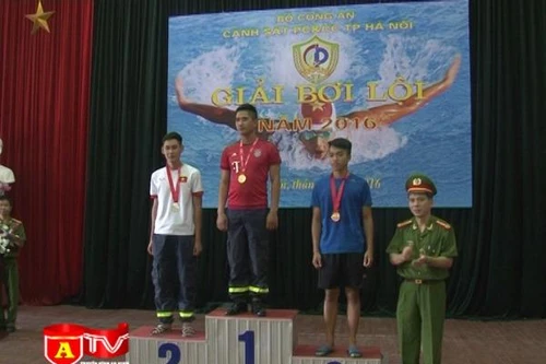 Sôi nổi giải thi bơi lội Cảnh sát PC&CC Hà Nội năm 2016