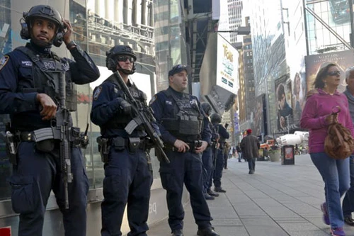Mỹ triển khai cảnh sát vũ trang hạng nặng bảo đảm an ninh ngày bầu cử