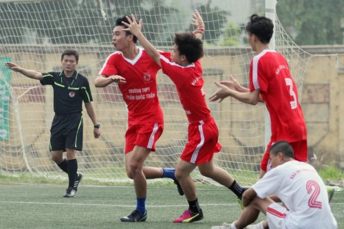 Hình ảnh tứ kết và lịch bán kết giải bóng đá học sinh THPT Hà Nội