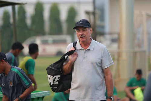 "Người cũ" Alfred Riedl ngợi khen thầy trò Hữu Thắng