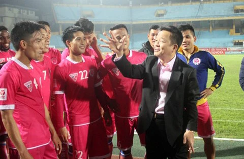 Ban tổ chức V-League muốn bầu Hiển "cùng vì cái chung"