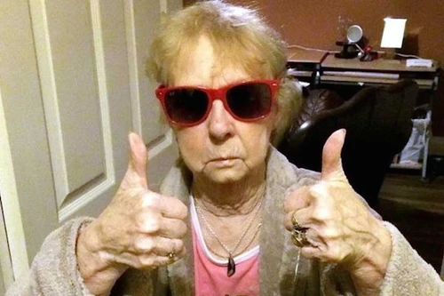 Cụ bà 93 tuổi vẫn quay video nhảy hip hop như thanh niên