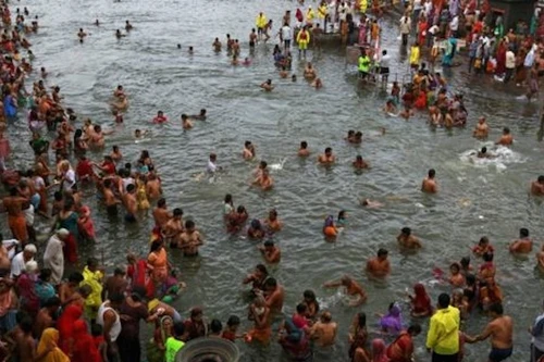 Ấn Độ cấm chụp ảnh "tự sướng" tại lễ hội của người Hindu giáo