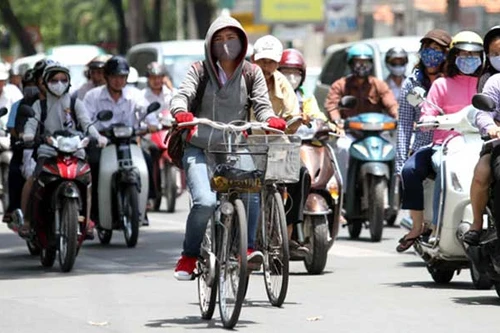 Bão số 10 đang "chết yểu" trên biển, Bắc bộ nắng ấm và hanh khô