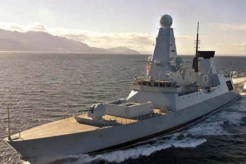 Siêu chiến hạm 1 tỉ bảng của Anh lại chết máy khi đang tập trận