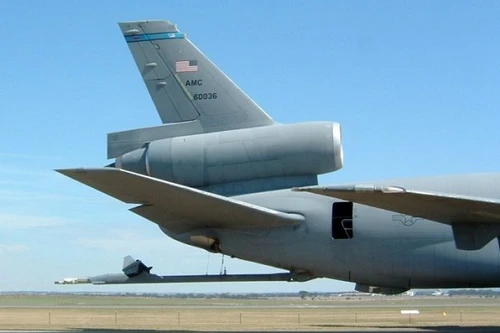 Máy bay KC-10 của Mỹ rơi mất cần tiếp nhiên liệu khi tập trận