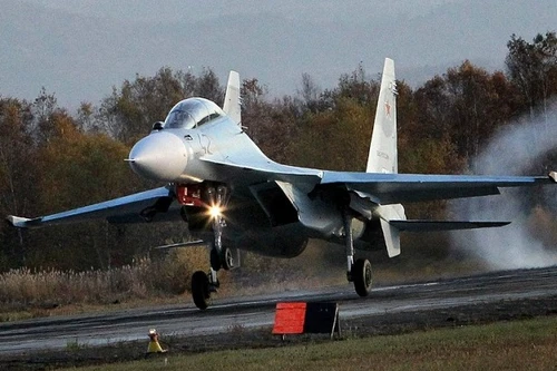 Hải quân Nga nhận hàng loạt trực thăng Ka-27, tiêm kích Su-30SM