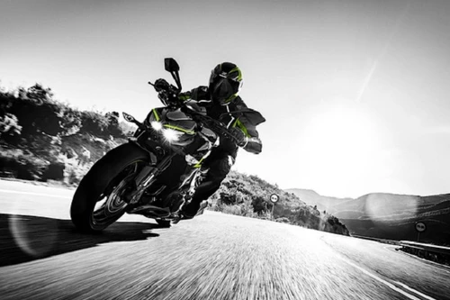 Chiêm ngưỡng phiên bản đặc biệt Kawasaki Z1000 R Edition mới