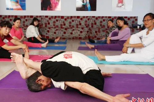 Yoga điêu luyện ở tuổi 84