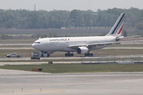 Mỹ liên tiếp điều chiến đấu cơ hộ tống máy bay chở khách