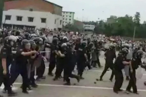 Trung Quốc: Người dân biểu tình đòi xây đường sắt cao tốc