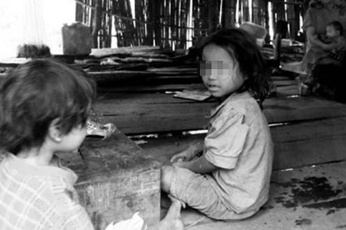 Cha sát hại mẹ, chị cả bươn bải nuôi 4 đứa em