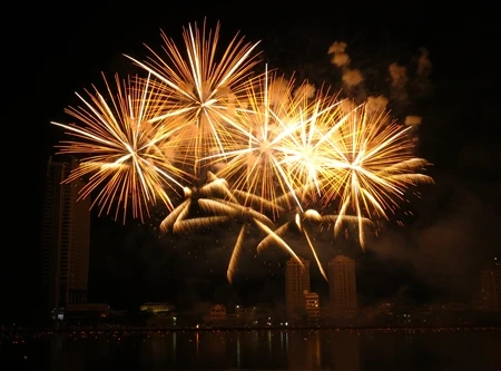 Pháp sơ tán khu vực Khải Hoàn Môn vì sợ đánh bom