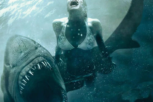 Rùng mình cảnh thiếu nữ bị cá mập cắn đứt đôi người