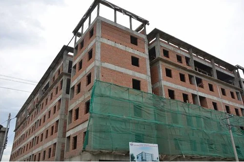 Nhiều dự án vội vã bán căn hộ xây thô, chống ế ẩm