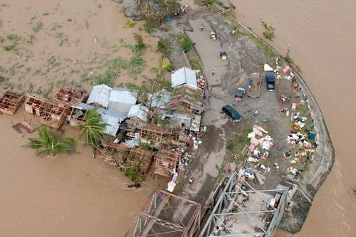 Việt Nam viện trợ khẩn 100.000 USD cho Philippines