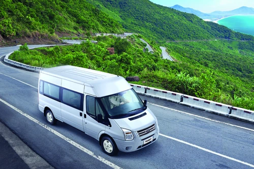 Ford Transit 2013 ra mắt phiên bản mới, giá từ 829 triệu đồng