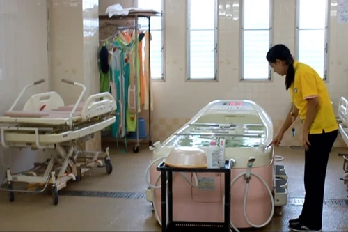 Hộ lý sang Nhật làm việc, lương hơn 30 triệu/tháng