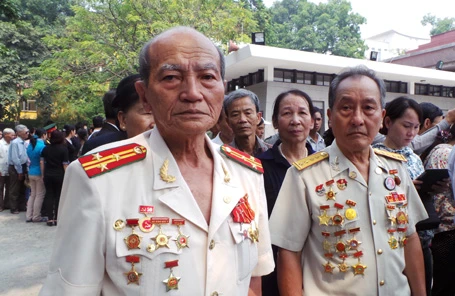 Nhà tang lễ Quốc gia mở cửa cả đêm, đón đồng bào vào viếng Đại tướng